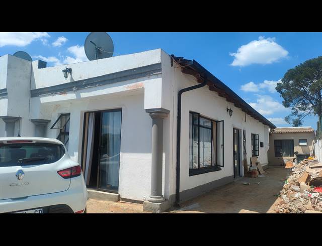 12 BEDROOM HOUSE FOR SALE IN PRETORIA WEST